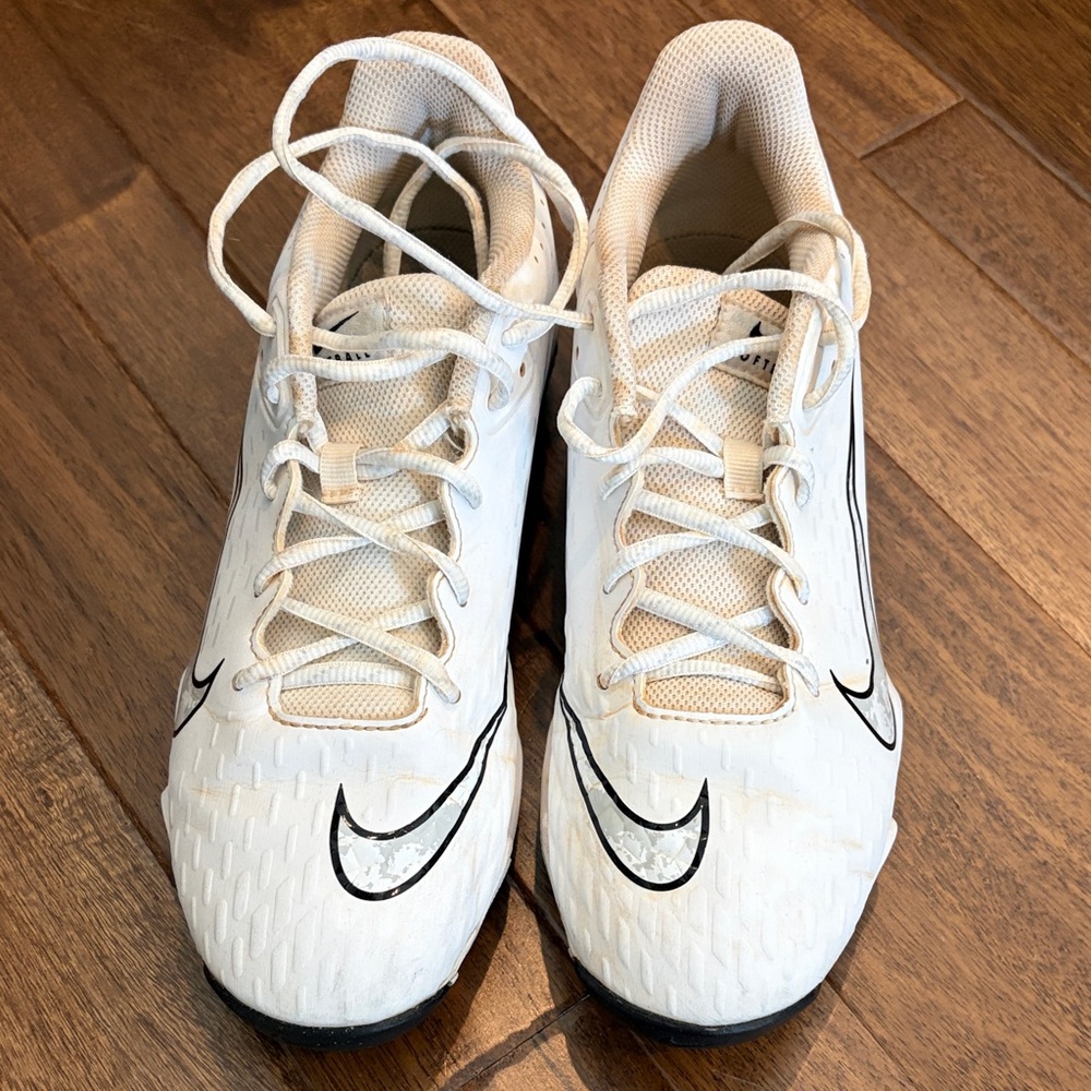 Nike cleats sz8